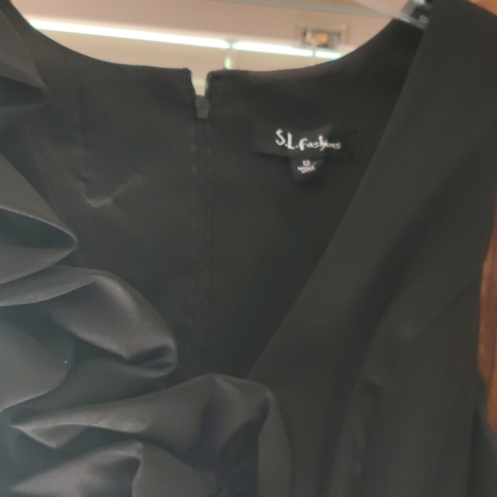 Dress - Picture 5 of 6